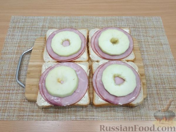 Горячие бутерброды с ветчиной, яблоками и сыром